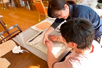 紙すき作業の画像
