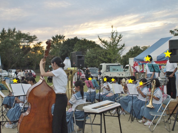 岱明中学校「吹奏楽部」の演奏。素敵な音色がグラウンドいっぱいに響きます♪