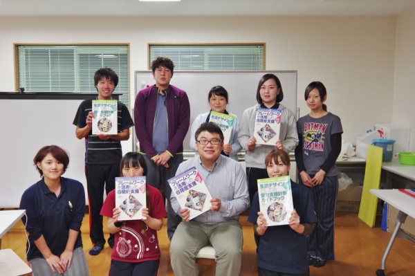 水野さんと記念撮影です。フレームワークの著書を2冊出されています
