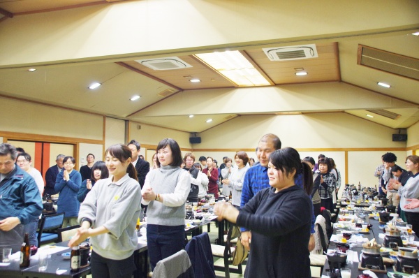 1本締めで・・・ 今年もお疲れ様でした。また来年も!